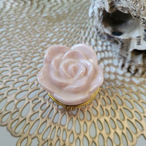 Mary Kay Rose Trinket Box Ceramic Pearl Luster Hinged Gold Trim Collectible - Picture 2 of 11